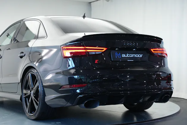 AUDI RS3 Limousine 2.5 TSI quattro S-tronic*CH Fahrzeug* *Carbon Lenkrad* *Magnetic Ride*