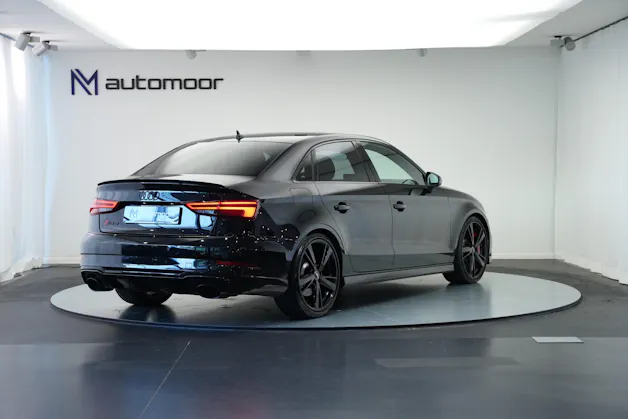 AUDI RS3 Limousine 2.5 TSI quattro S-tronic*CH Fahrzeug* *Carbon Lenkrad* *Magnetic Ride*
