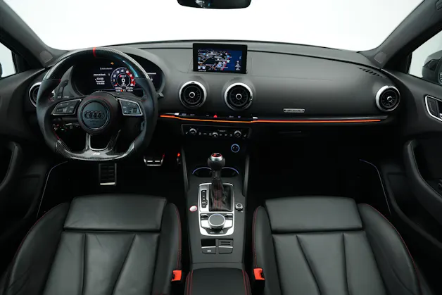 AUDI RS3 Limousine 2.5 TSI quattro S-tronic*CH Fahrzeug* *Carbon Lenkrad* *Magnetic Ride*