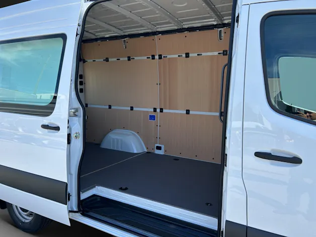 MERCEDES-BENZ Sprinter 319 CDI Standard 9G-TRONIC