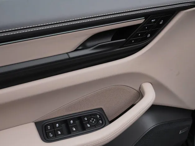 PORSCHE Macan Turbo