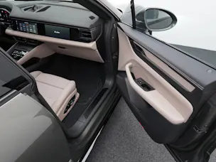 PORSCHE Macan Turbo