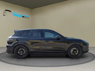 PORSCHE Cayenne Turbo