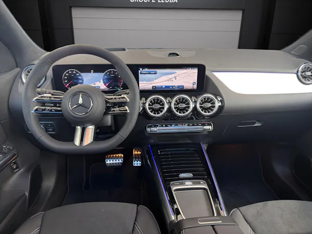 MERCEDES-BENZ GLA 200 Night Star 7G-DCT
