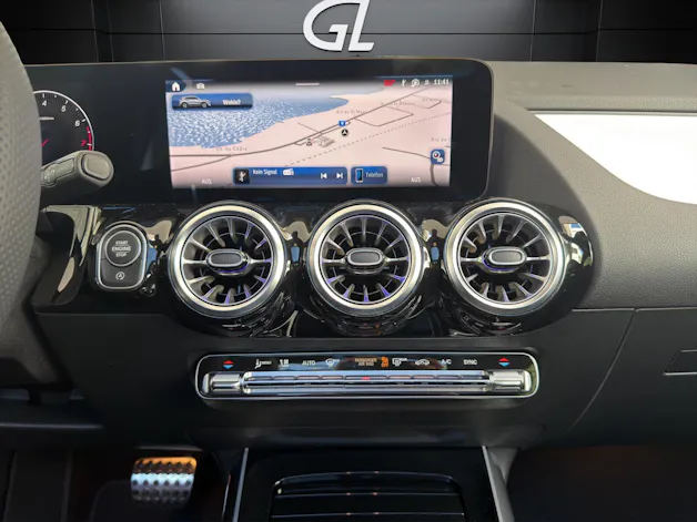 MERCEDES-BENZ GLA 200 Night Star 7G-DCT