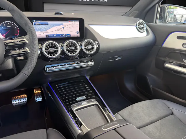 MERCEDES-BENZ GLA 200 Night Star 7G-DCT
