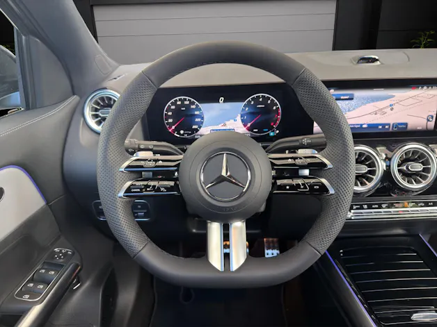 MERCEDES-BENZ GLA 200 Night Star 7G-DCT