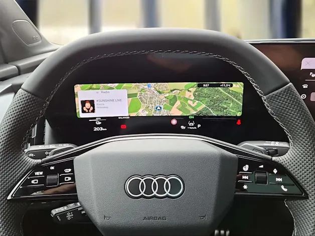 AUDI Q4 e-tron SUV quattro performance Swiss Ski Gletscherweiss Metallic