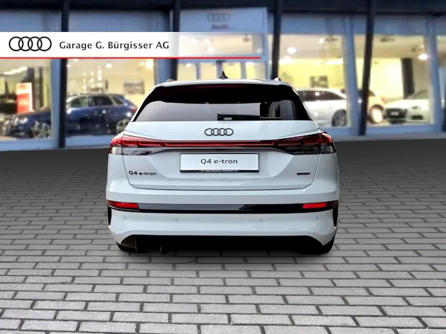 AUDI Q4 e-tron SUV quattro performance Swiss Ski Gletscherweiss Metallic