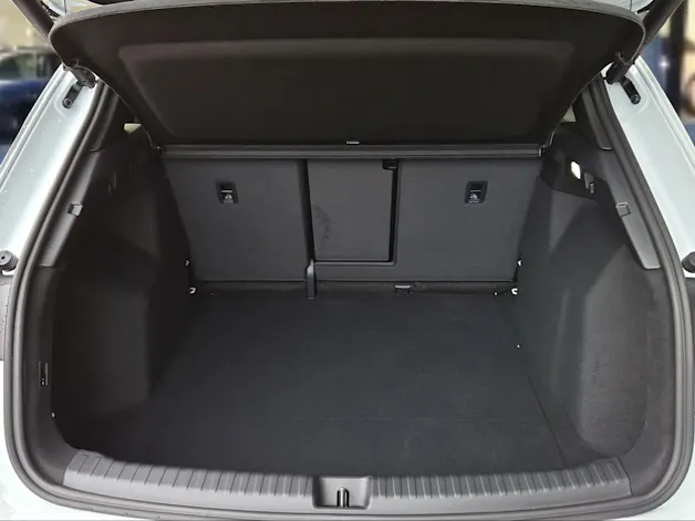 AUDI Q4 e-tron SUV quattro performance Swiss Ski Gletscherweiss Metallic