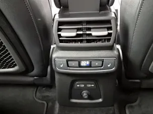 AUDI Q4 e-tron SUV quattro performance Swiss Ski Gletscherweiss Metallic