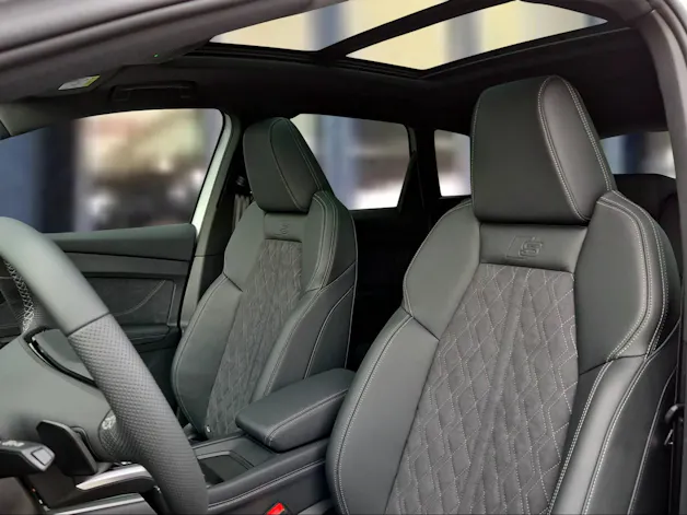 AUDI Q4 e-tron SUV quattro performance Swiss Ski Gletscherweiss Metallic