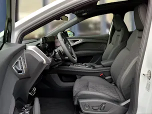 AUDI Q4 e-tron SUV quattro performance Swiss Ski Gletscherweiss Metallic