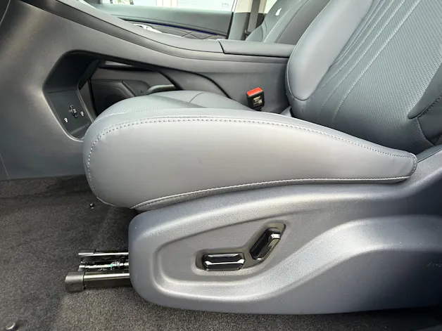 Geely STARRAY EM-i Max+29.8 kWh vocanic grey
