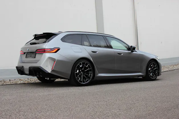 BMW M5 xDrive Touring Individual *SPACESILBER* 🎉0.0%-LEASINGAKTION🎉