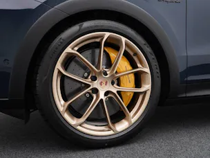 PORSCHE Cayenne Turbo E-Hybrid Coupé mit GT-Paket