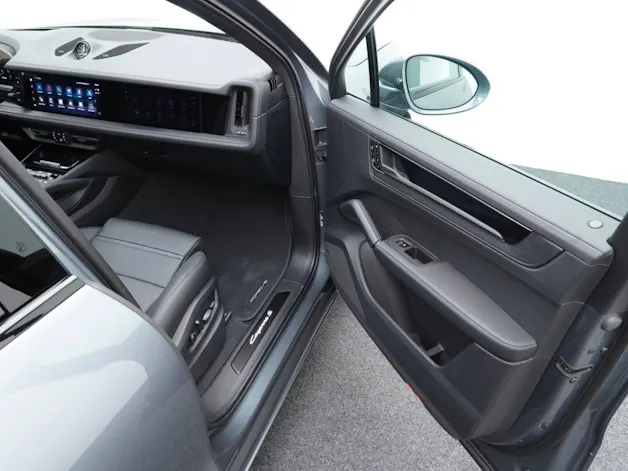 PORSCHE Cayenne S E-Hybrid Black Edition