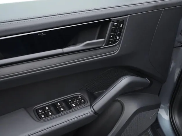 PORSCHE Cayenne S E-Hybrid Black Edition