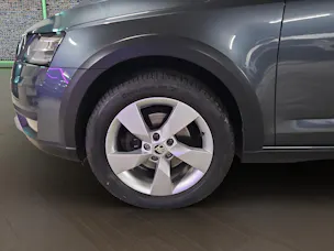 SKODA Octavia Combi 2.0 TDI Scout 4x4 DSG