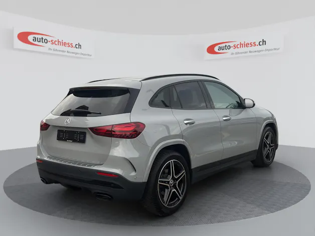 MERCEDES-BENZ GLA 200 AMG Line 7G-DCT Night