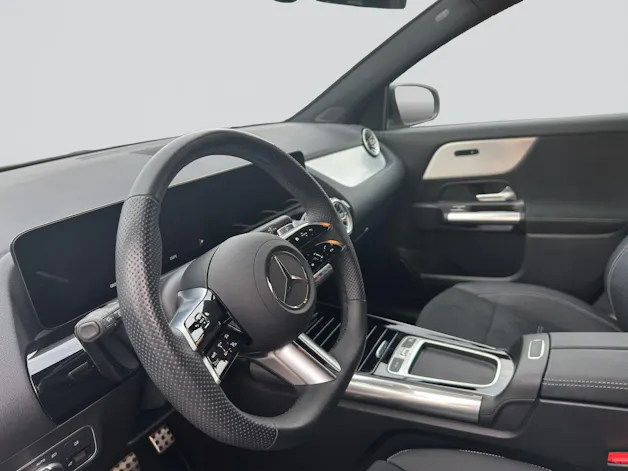 MERCEDES-BENZ GLA 200 AMG Line 7G-DCT Night