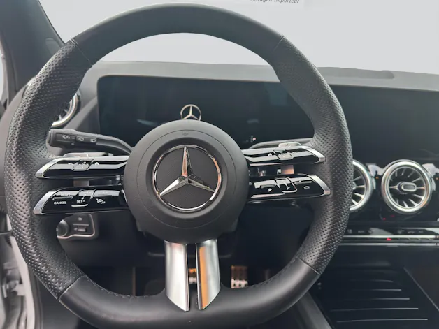 MERCEDES-BENZ GLA 200 AMG Line 7G-DCT Night