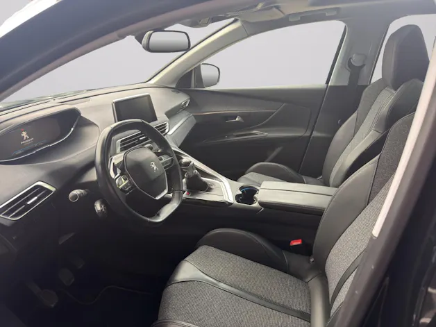 PEUGEOT 5008 1.2PureTech Allure
