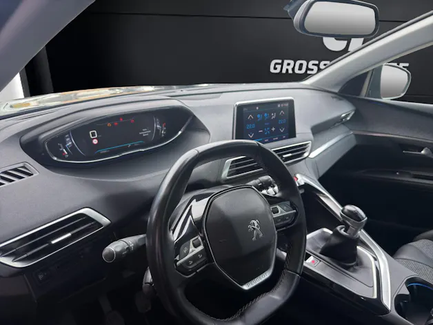PEUGEOT 5008 1.2PureTech Allure