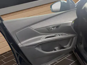 PEUGEOT 5008 1.2PureTech Allure