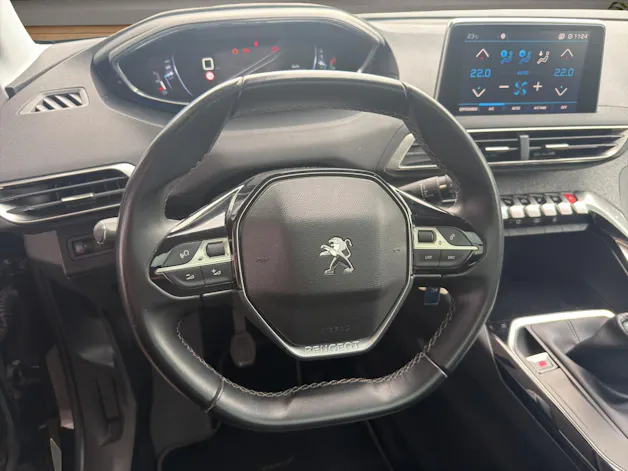 PEUGEOT 5008 1.2PureTech Allure