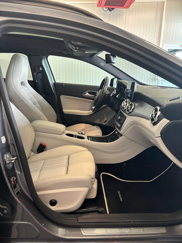 MERCEDES-BENZ GLA 200 Urban 7G-DCT
