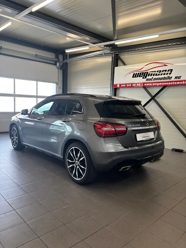 MERCEDES-BENZ GLA 200 Urban 7G-DCT