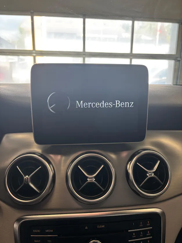 MERCEDES-BENZ GLA 200 Urban 7G-DCT