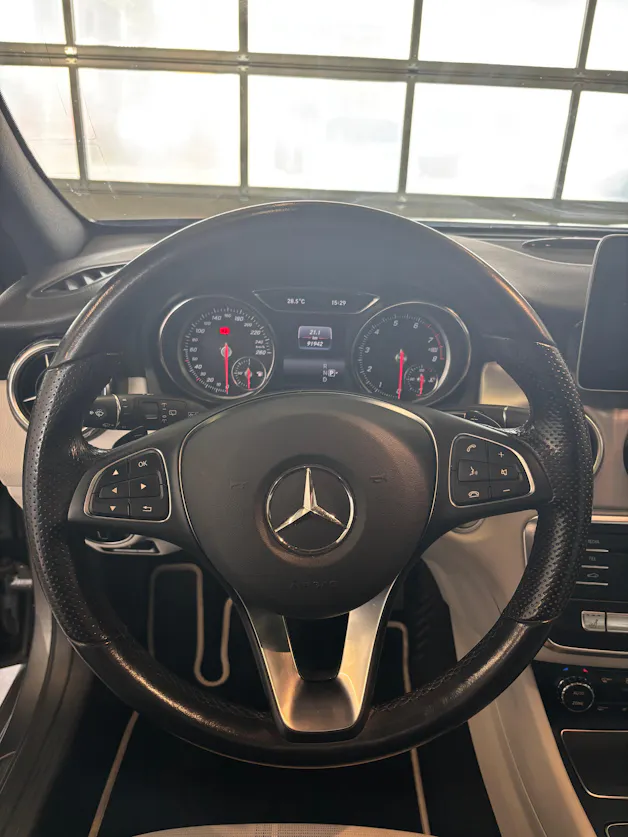 MERCEDES-BENZ GLA 200 Urban 7G-DCT