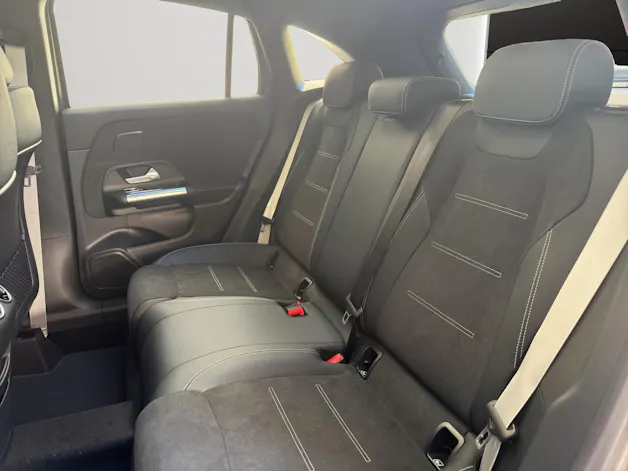 MERCEDES-BENZ GLA 200 Night Star 7G-DCT