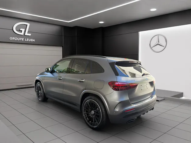 MERCEDES-BENZ GLA 200 Night Star 7G-DCT