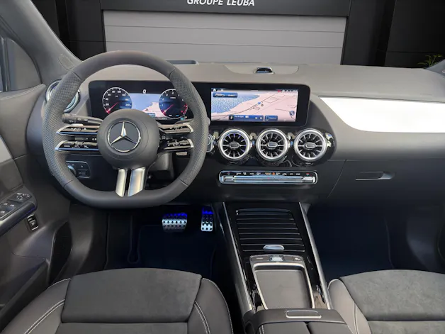 MERCEDES-BENZ GLA 200 Night Star 7G-DCT