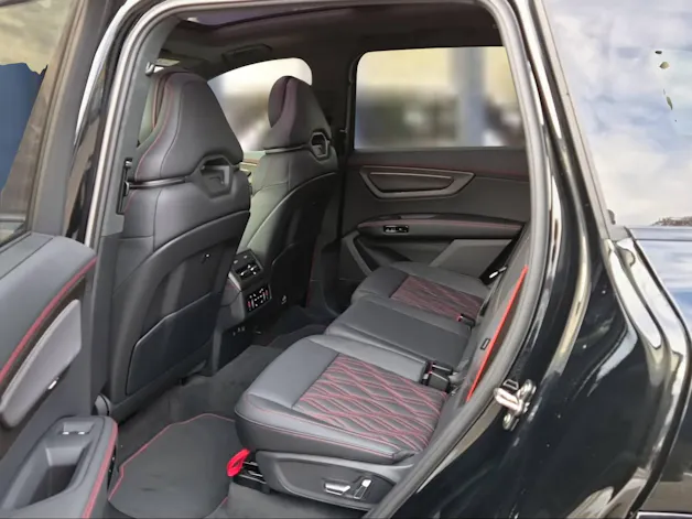 AUDI Q7 SUV TDI quattro 220 kW Mythosschwarz Metallic