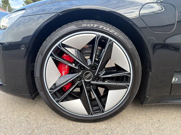AUDI RS e-tron GT quattro