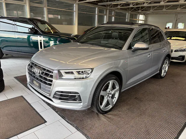 AUDI Q5 45 TFSI sport quattro | S-Line | Pano | Luftfed. | AHK | Memory | HeadUp | 21" | Assistanzsysteme |