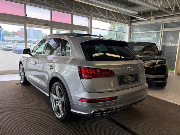 AUDI Q5 45 TFSI sport quattro | S-Line | Pano | Luftfed. | AHK | Memory | HeadUp | 21" | Assistanzsysteme |