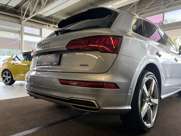 AUDI Q5 45 TFSI sport quattro | S-Line | Pano | Luftfed. | AHK | Memory | HeadUp | 21" | Assistanzsysteme |