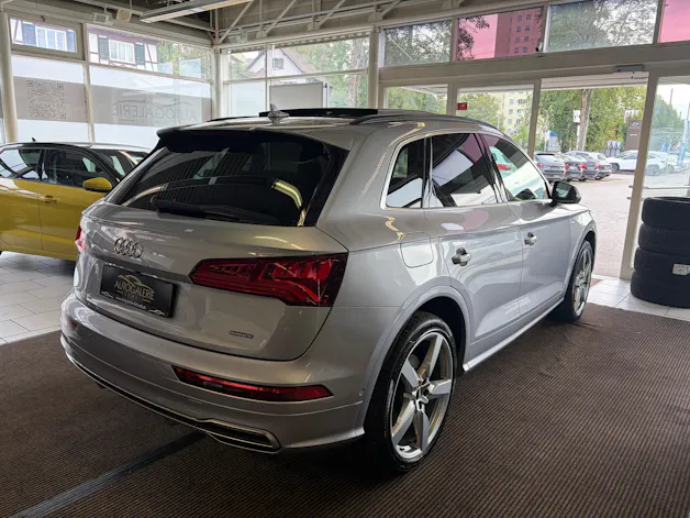 AUDI Q5 45 TFSI sport quattro | S-Line | Pano | Luftfed. | AHK | Memory | HeadUp | 21" | Assistanzsysteme |