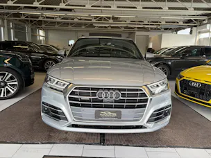 AUDI Q5 45 TFSI sport quattro | S-Line | Pano | Luftfed. | AHK | Memory | HeadUp | 21" | Assistanzsysteme |