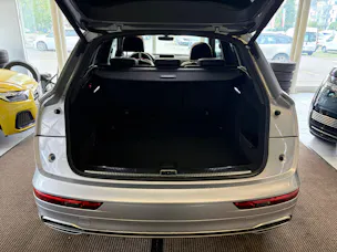 AUDI Q5 45 TFSI sport quattro | S-Line | Pano | Luftfed. | AHK | Memory | HeadUp | 21" | Assistanzsysteme |