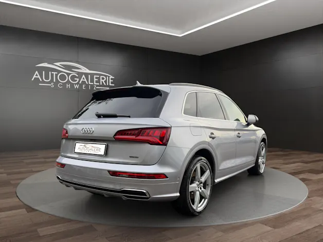 AUDI Q5 45 TFSI sport quattro | S-Line | Pano | Luftfed. | AHK | Memory | HeadUp | 21" | Assistanzsysteme |