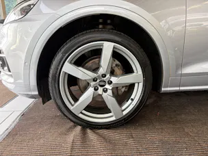 AUDI Q5 45 TFSI sport quattro | S-Line | Pano | Luftfed. | AHK | Memory | HeadUp | 21" | Assistanzsysteme |