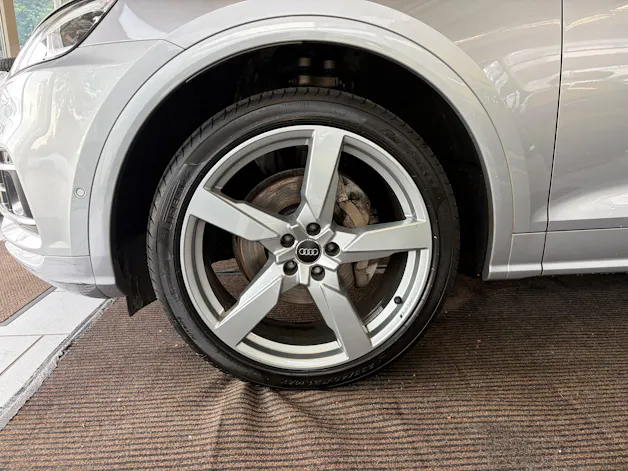 AUDI Q5 45 TFSI sport quattro | S-Line | Pano | Luftfed. | AHK | Memory | HeadUp | 21" | Assistanzsysteme |