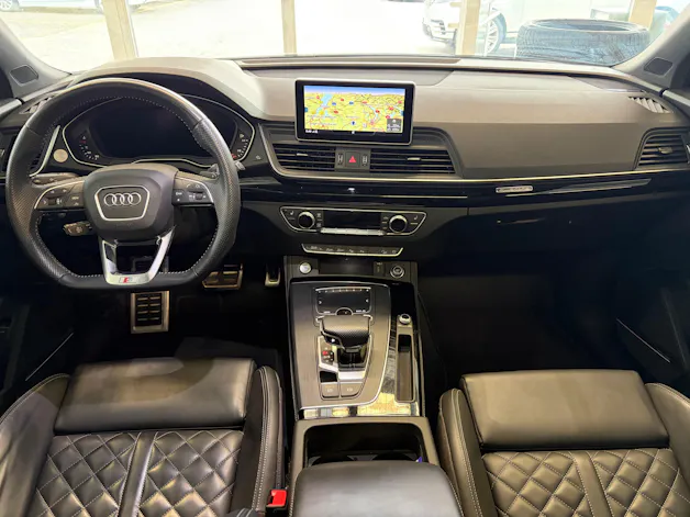 AUDI Q5 45 TFSI sport quattro | S-Line | Pano | Luftfed. | AHK | Memory | HeadUp | 21" | Assistanzsysteme |