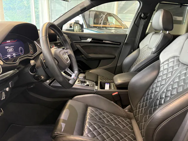 AUDI Q5 45 TFSI sport quattro | S-Line | Pano | Luftfed. | AHK | Memory | HeadUp | 21" | Assistanzsysteme |